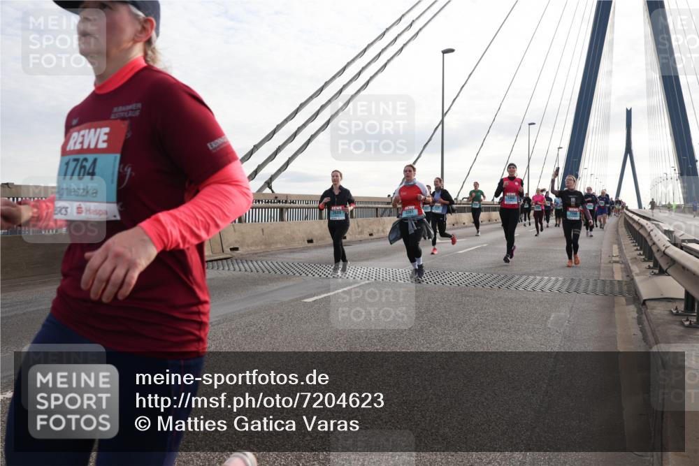 03.10.2024 - Köhlbrandbrückenlauf Matties Gatica Varas http://msf.ph/oto/7204623 03.10.2024 09:32:12 Position 2 1764, 3361, 1860, 2368 meine-sportfotos.de