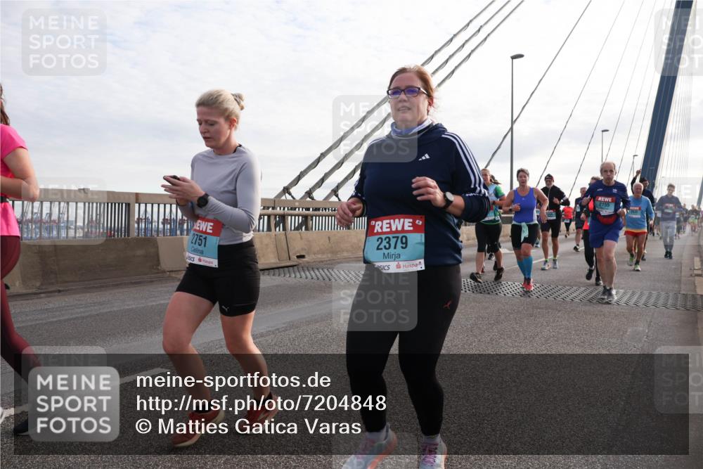 03.10.2024 - Köhlbrandbrückenlauf Matties Gatica Varas http://msf.ph/oto/7204848 03.10.2024 09:32:19 Position 2 2751, 2379, 2155 meine-sportfotos.de