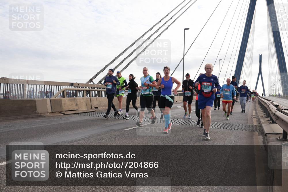 03.10.2024 - Köhlbrandbrückenlauf Matties Gatica Varas http://msf.ph/oto/7204866 03.10.2024 09:32:19 Position 2 2155, 2635, 2801 meine-sportfotos.de