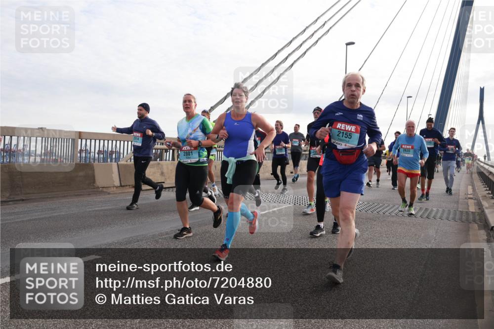 03.10.2024 - Köhlbrandbrückenlauf Matties Gatica Varas http://msf.ph/oto/7204880 03.10.2024 09:32:20 Position 2 2514, 2801, 2886, 2155, 2635 meine-sportfotos.de