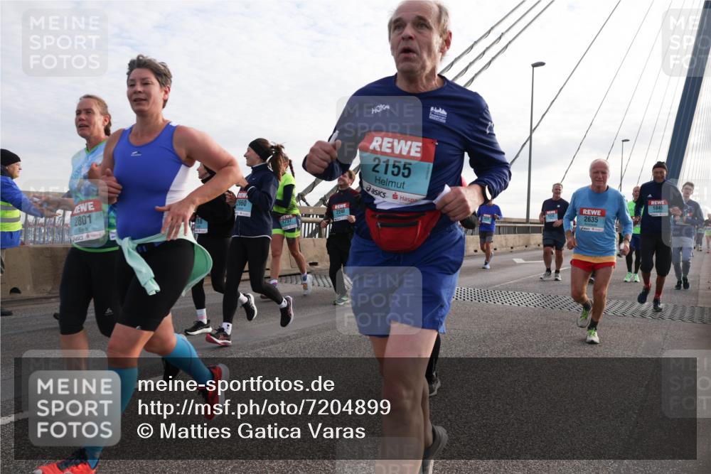 03.10.2024 - Köhlbrandbrückenlauf Matties Gatica Varas http://msf.ph/oto/7204899 03.10.2024 09:32:21 Position 2 2801, 2660, 2248, 2155, 1845, 2635 meine-sportfotos.de