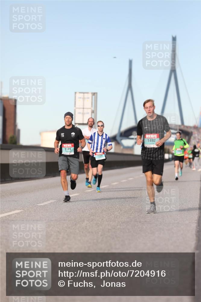 03.10.2024 - Köhlbrandbrückenlauf Fuchs,  Jonas http://msf.ph/oto/7204916 03.10.2024 09:41:09 Position 3 1141, 1129, 1492 meine-sportfotos.de