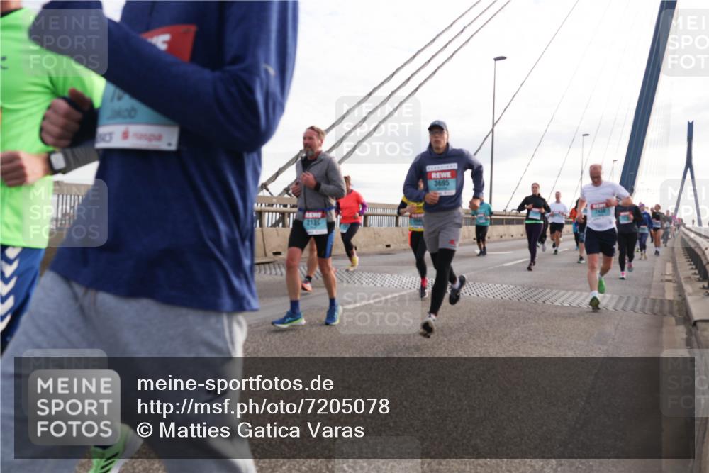 03.10.2024 - Köhlbrandbrückenlauf Matties Gatica Varas http://msf.ph/oto/7205078 03.10.2024 09:32:25 Position 2 13, 2131, 3695, 2438 meine-sportfotos.de