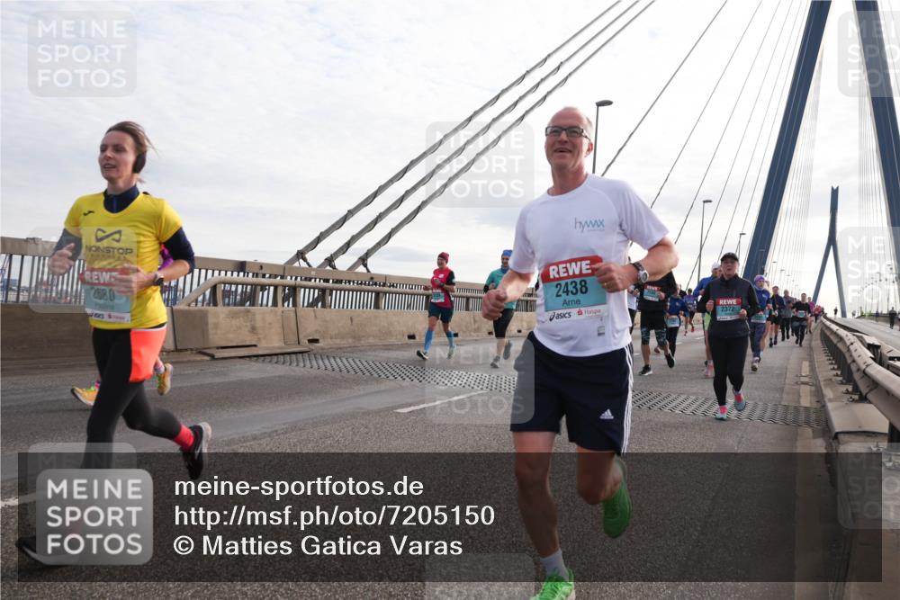 03.10.2024 - Köhlbrandbrückenlauf Matties Gatica Varas http://msf.ph/oto/7205150 03.10.2024 09:32:27 Position 2 2680, 2438, 2372 meine-sportfotos.de