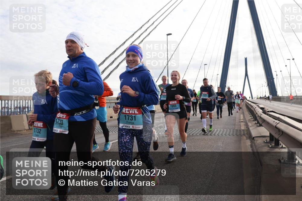03.10.2024 - Köhlbrandbrückenlauf Matties Gatica Varas http://msf.ph/oto/7205279 03.10.2024 09:32:31 Position 2 1732, 1733, 1731, 1775, 1993, 2529 meine-sportfotos.de