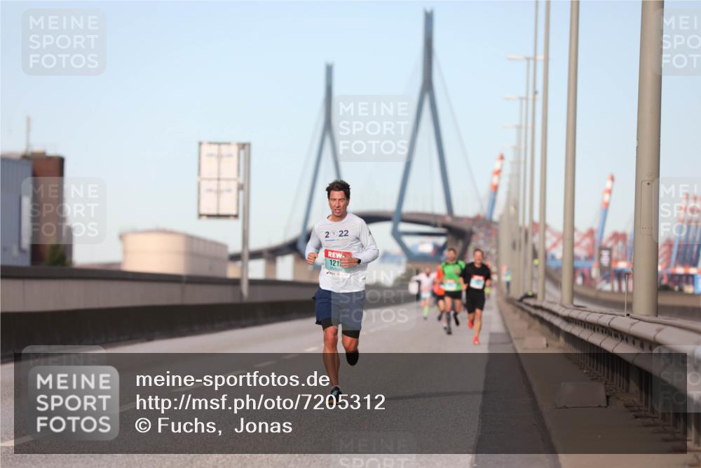 03.10.2024 - Köhlbrandbrückenlauf Fuchs,  Jonas http://msf.ph/oto/7205312 03.10.2024 09:41:25 Position 3 2, 22, 121 meine-sportfotos.de