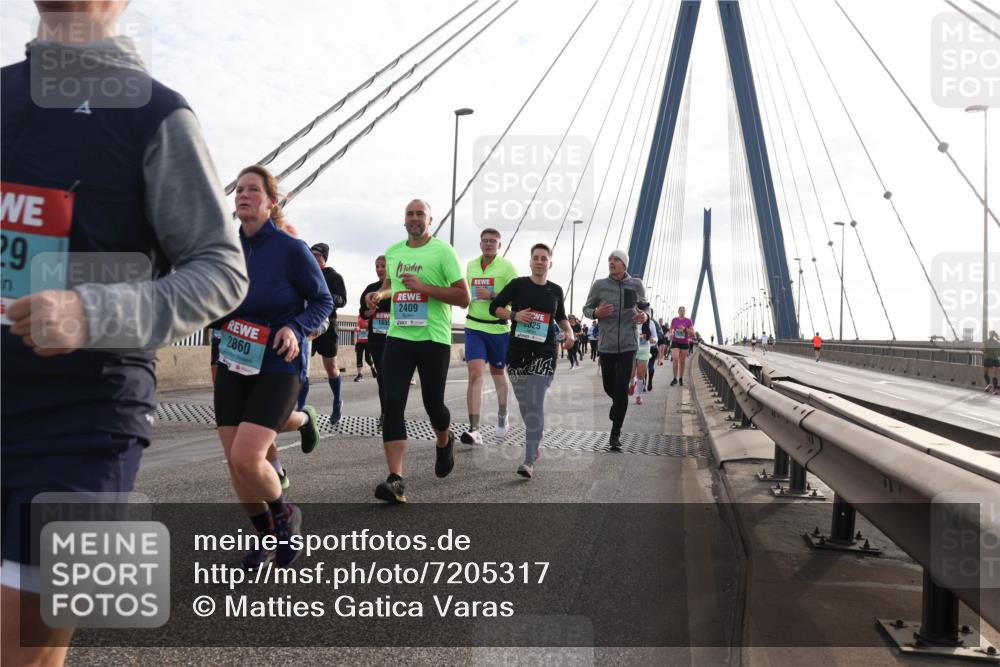03.10.2024 - Köhlbrandbrückenlauf Matties Gatica Varas http://msf.ph/oto/7205317 03.10.2024 09:32:33 Position 2 29, 2860, 1635, 2409, 325 meine-sportfotos.de