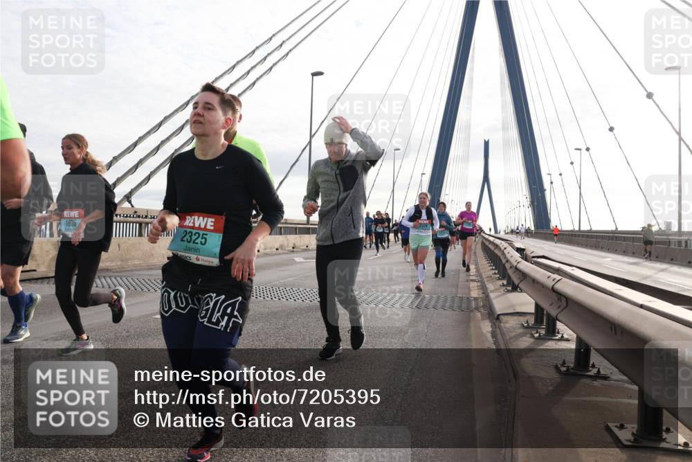 03.10.2024 - Köhlbrandbrückenlauf Matties Gatica Varas http://msf.ph/oto/7205395 03.10.2024 09:32:34 Position 2 1635, 2325 meine-sportfotos.de