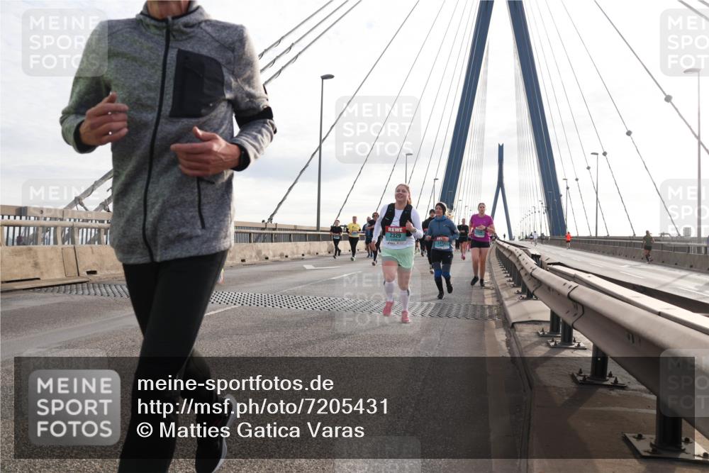 03.10.2024 - Köhlbrandbrückenlauf Matties Gatica Varas http://msf.ph/oto/7205431 03.10.2024 09:32:35 Position 2 2329, 241 meine-sportfotos.de