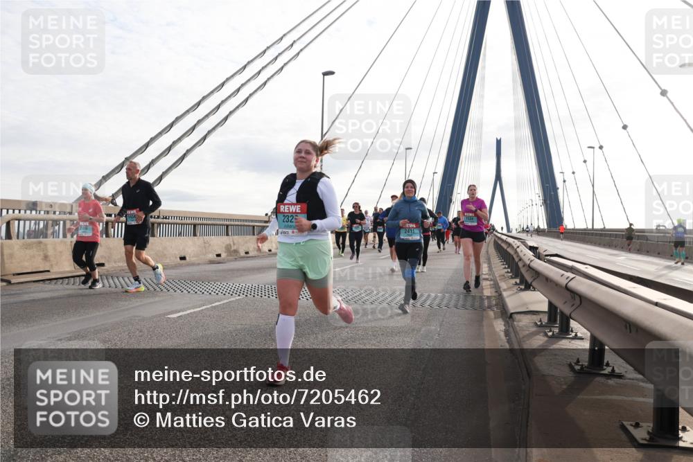 03.10.2024 - Köhlbrandbrückenlauf Matties Gatica Varas http://msf.ph/oto/7205462 03.10.2024 09:32:36 Position 2 2416, 232, 2411, 1534 meine-sportfotos.de