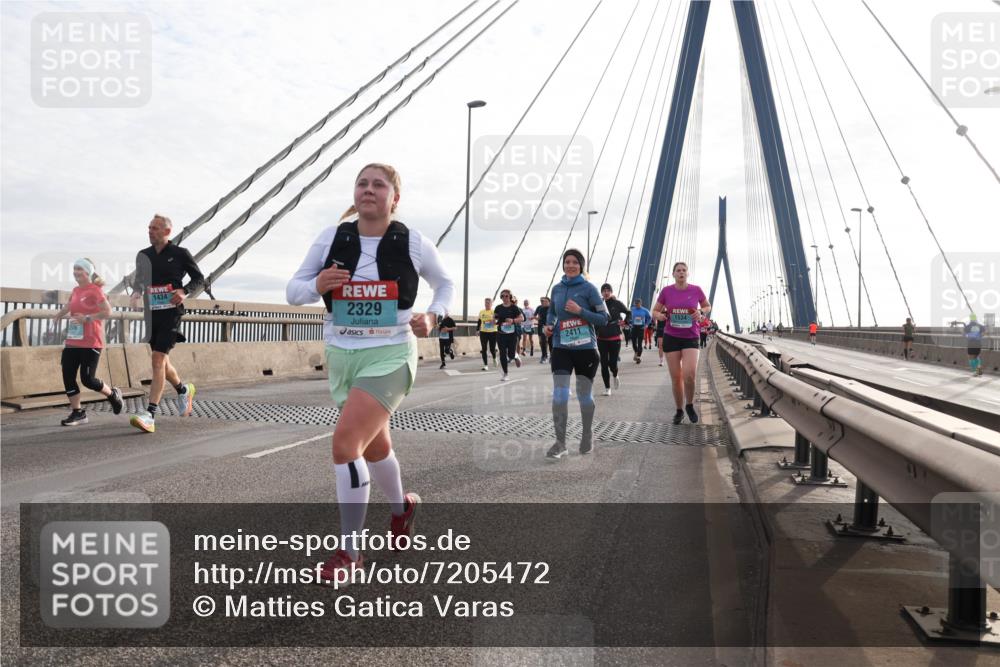 03.10.2024 - Köhlbrandbrückenlauf Matties Gatica Varas http://msf.ph/oto/7205472 03.10.2024 09:32:37 Position 2 1434, 2329, 2411, 1534 meine-sportfotos.de