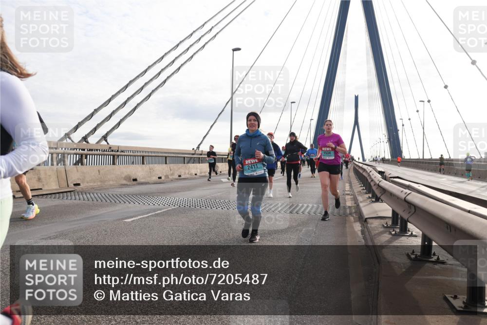 03.10.2024 - Köhlbrandbrückenlauf Matties Gatica Varas http://msf.ph/oto/7205487 03.10.2024 09:32:37 Position 2 2411, 1534 meine-sportfotos.de