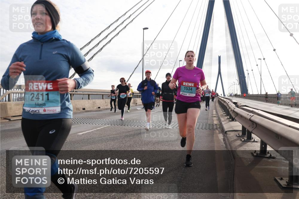 03.10.2024 - Köhlbrandbrückenlauf Matties Gatica Varas http://msf.ph/oto/7205597 03.10.2024 09:32:38 Position 2 2411, 2639, 1534 meine-sportfotos.de