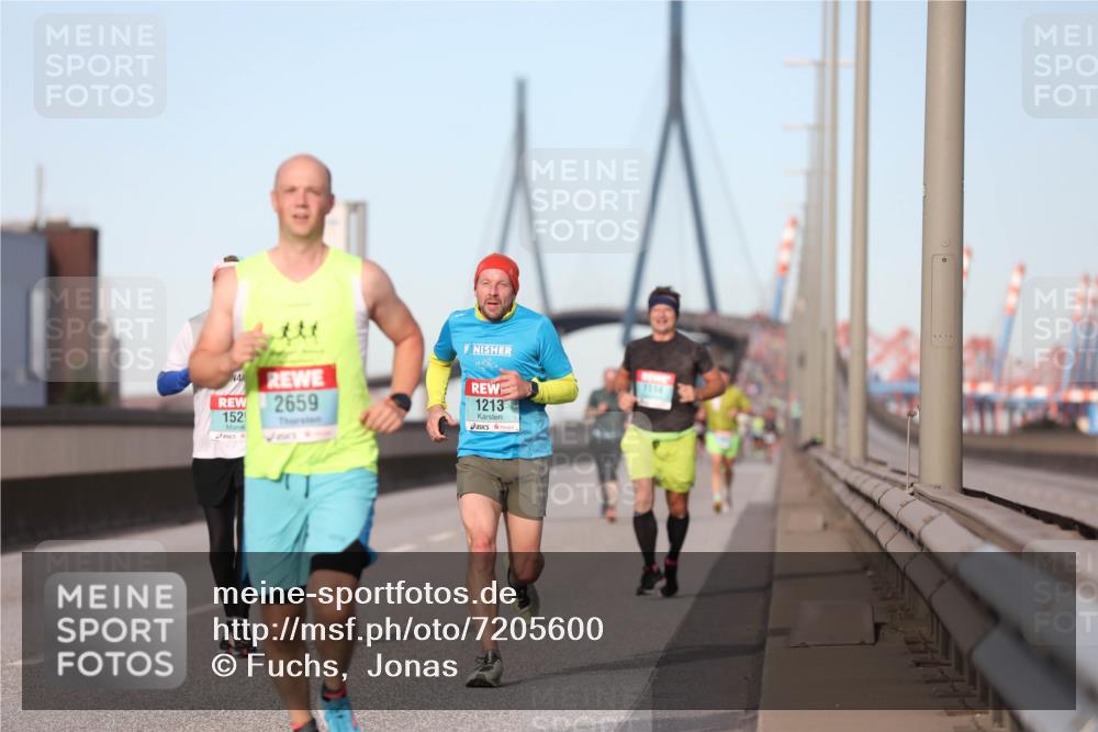 03.10.2024 - Köhlbrandbrückenlauf Fuchs,  Jonas http://msf.ph/oto/7205600 03.10.2024 09:42:38 Position 3 2659, 152, 1213, 1114 meine-sportfotos.de