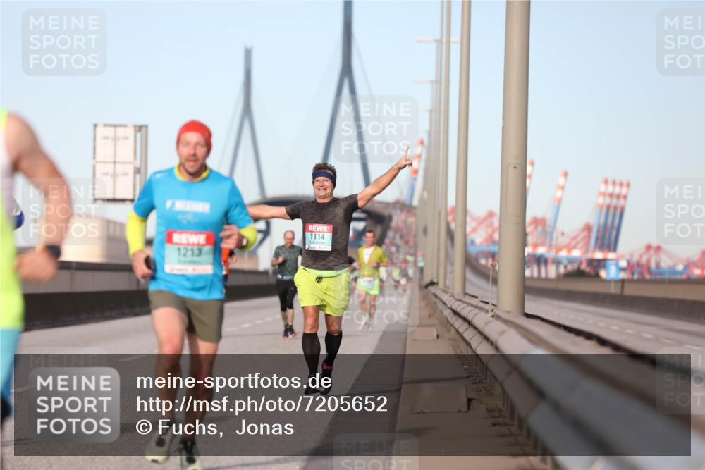 03.10.2024 - Köhlbrandbrückenlauf Fuchs,  Jonas http://msf.ph/oto/7205652 03.10.2024 09:42:39 Position 3 1213, 1114 meine-sportfotos.de