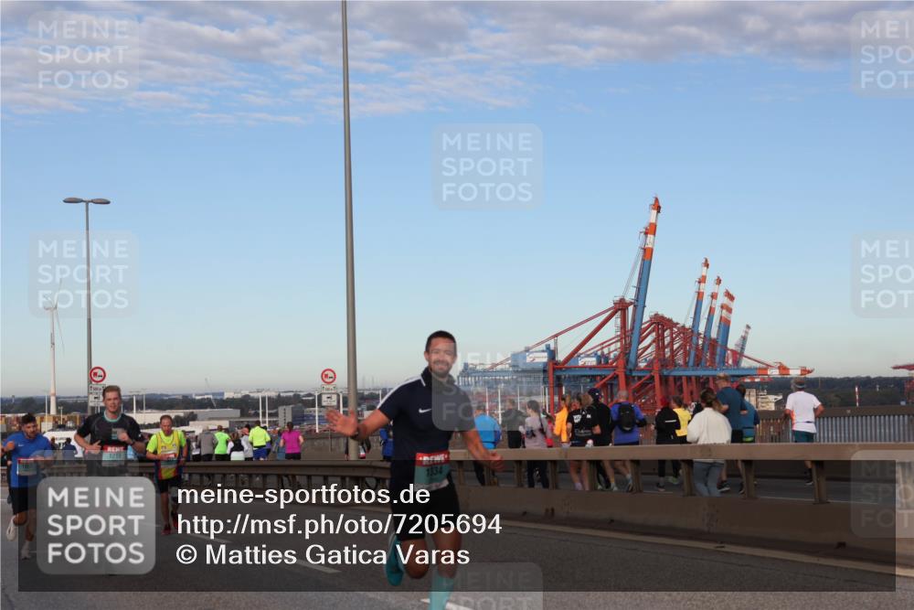 03.10.2024 - Köhlbrandbrückenlauf Matties Gatica Varas http://msf.ph/oto/7205694 03.10.2024 09:32:55 Position 2 00, 1, 1219, 1082, 1334 meine-sportfotos.de