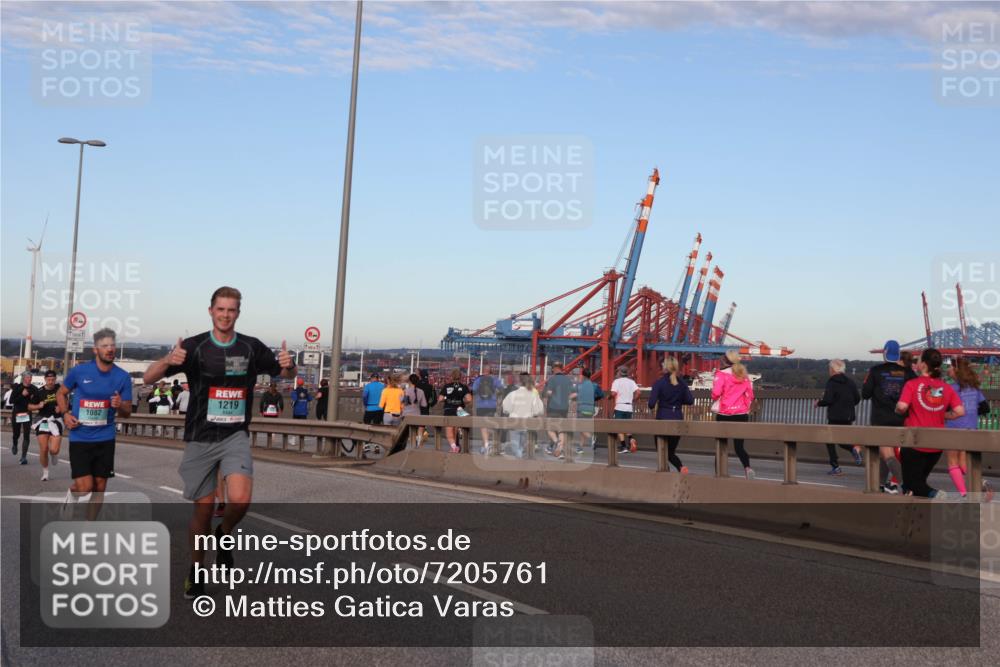 03.10.2024 - Köhlbrandbrückenlauf Matties Gatica Varas http://msf.ph/oto/7205761 03.10.2024 09:32:57 Position 2 500, 1082, 1219 meine-sportfotos.de