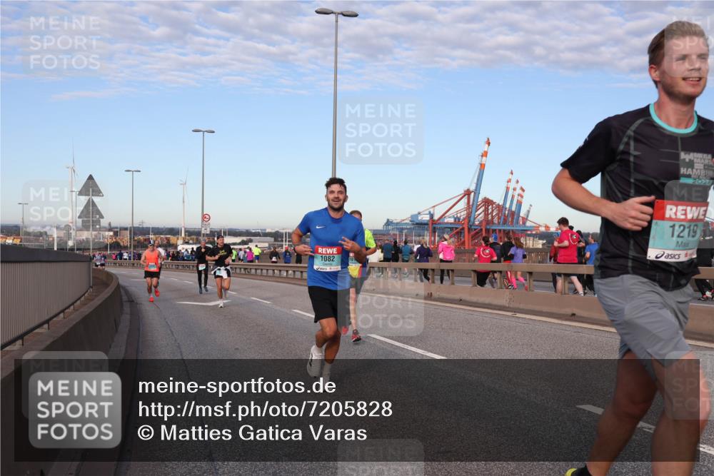 03.10.2024 - Köhlbrandbrückenlauf Matties Gatica Varas http://msf.ph/oto/7205828 03.10.2024 09:32:59 Position 2 2021, 1082, 1219 meine-sportfotos.de