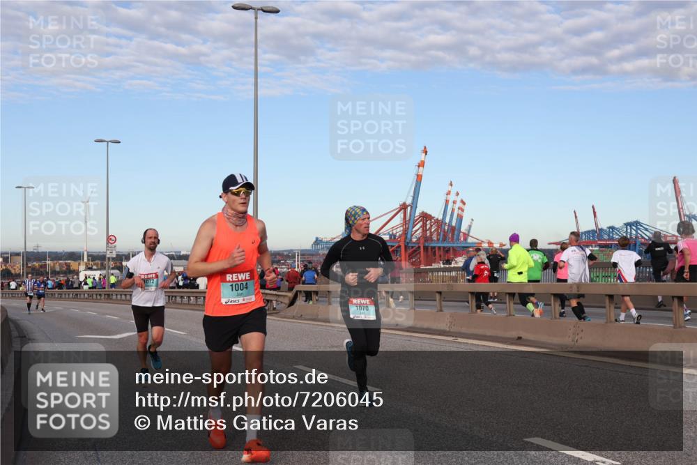 03.10.2024 - Köhlbrandbrückenlauf Matties Gatica Varas http://msf.ph/oto/7206045 03.10.2024 09:33:04 Position 2 1072, 1004, 1070 meine-sportfotos.de
