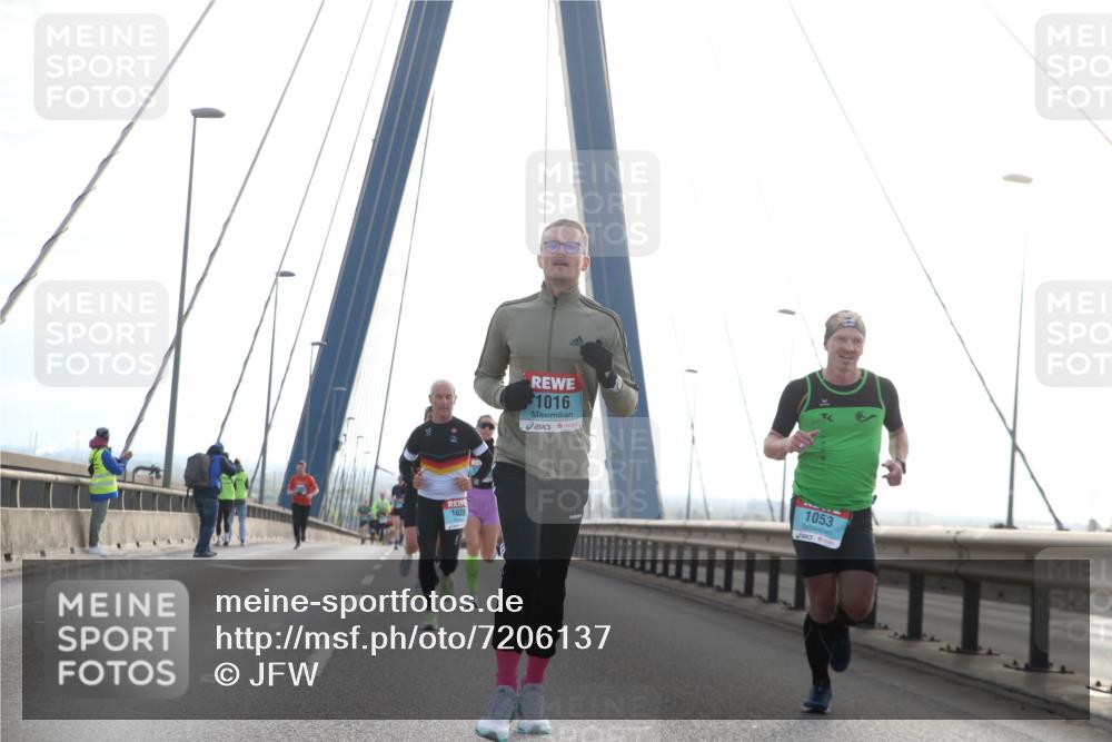 03.10.2024 - Köhlbrandbrückenlauf Jannik Wohlers http://msf.ph/oto/7206137 03.10.2024 09:20:16 Position 1 1016, 1029, 1053 meine-sportfotos.de