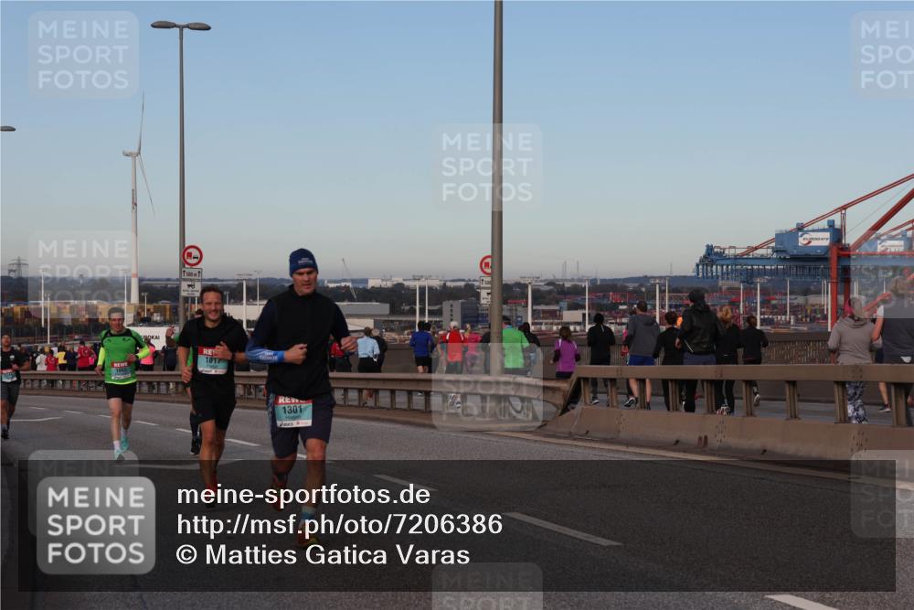 03.10.2024 - Köhlbrandbrückenlauf Matties Gatica Varas http://msf.ph/oto/7206386 03.10.2024 09:33:21 Position 2 1065, 1500, 1017, 1301 meine-sportfotos.de