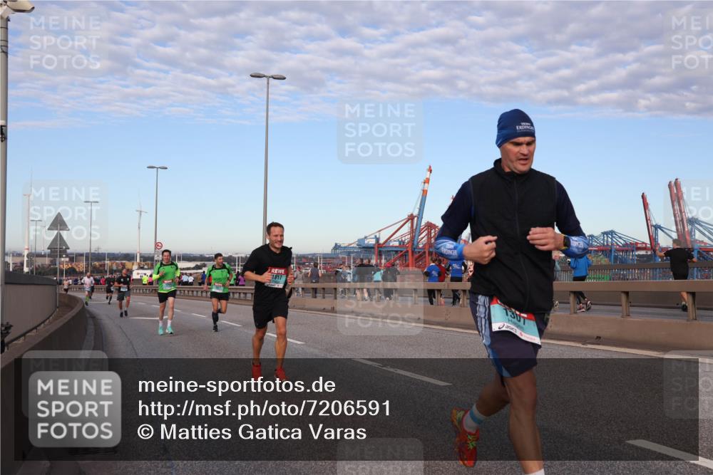 03.10.2024 - Köhlbrandbrückenlauf Matties Gatica Varas http://msf.ph/oto/7206591 03.10.2024 09:33:24 Position 2 111530, 1017, 1307 meine-sportfotos.de