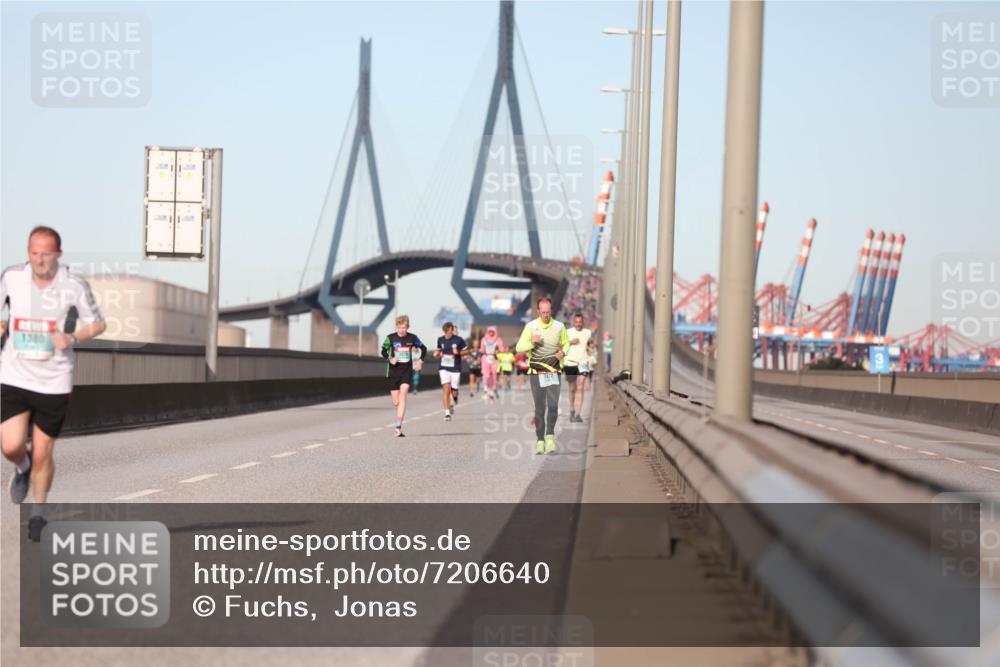03.10.2024 - Köhlbrandbrückenlauf Fuchs,  Jonas http://msf.ph/oto/7206640 03.10.2024 09:43:04 Position 3 1380 meine-sportfotos.de