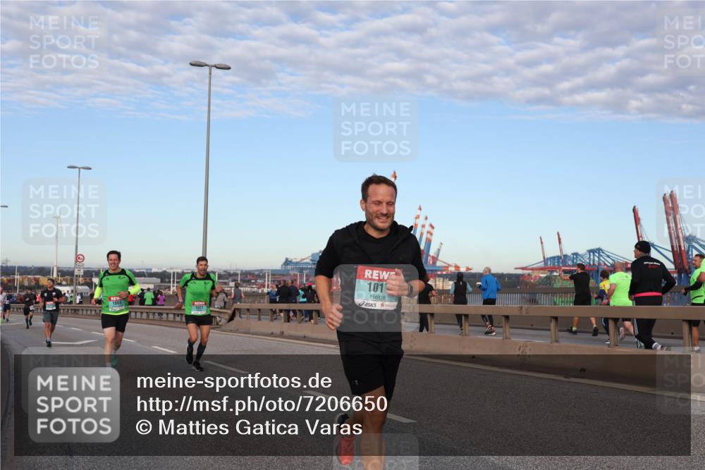 03.10.2024 - Köhlbrandbrückenlauf Matties Gatica Varas http://msf.ph/oto/7206650 03.10.2024 09:33:26 Position 2 1021, 101 meine-sportfotos.de