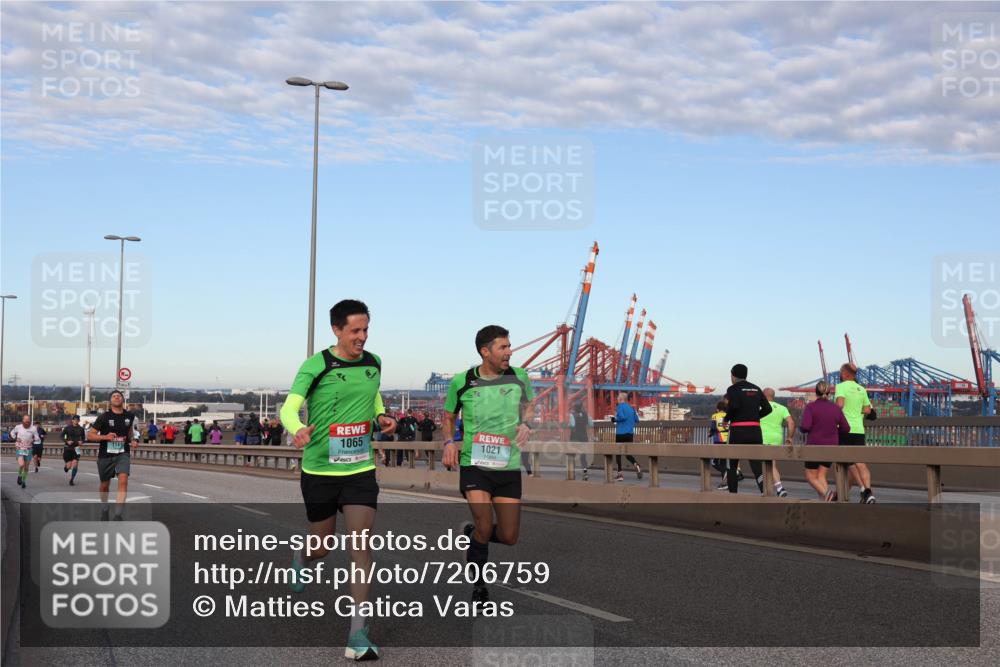 03.10.2024 - Köhlbrandbrückenlauf Matties Gatica Varas http://msf.ph/oto/7206759 03.10.2024 09:33:27 Position 2 1141, 1065, 1021 meine-sportfotos.de