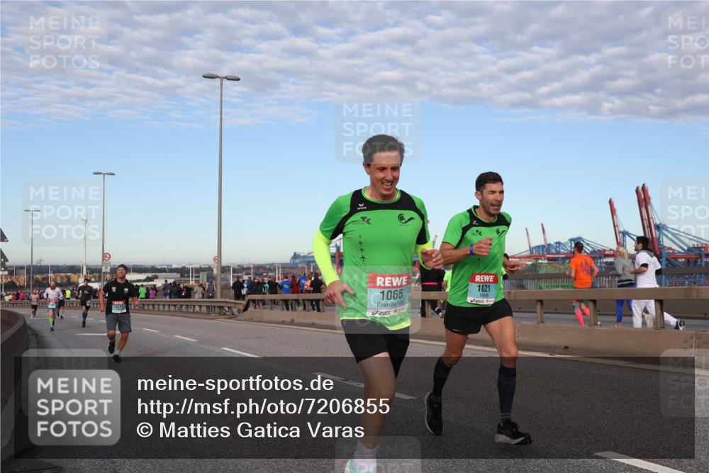 03.10.2024 - Köhlbrandbrückenlauf Matties Gatica Varas http://msf.ph/oto/7206855 03.10.2024 09:33:28 Position 2 1141, 1065, 1021 meine-sportfotos.de