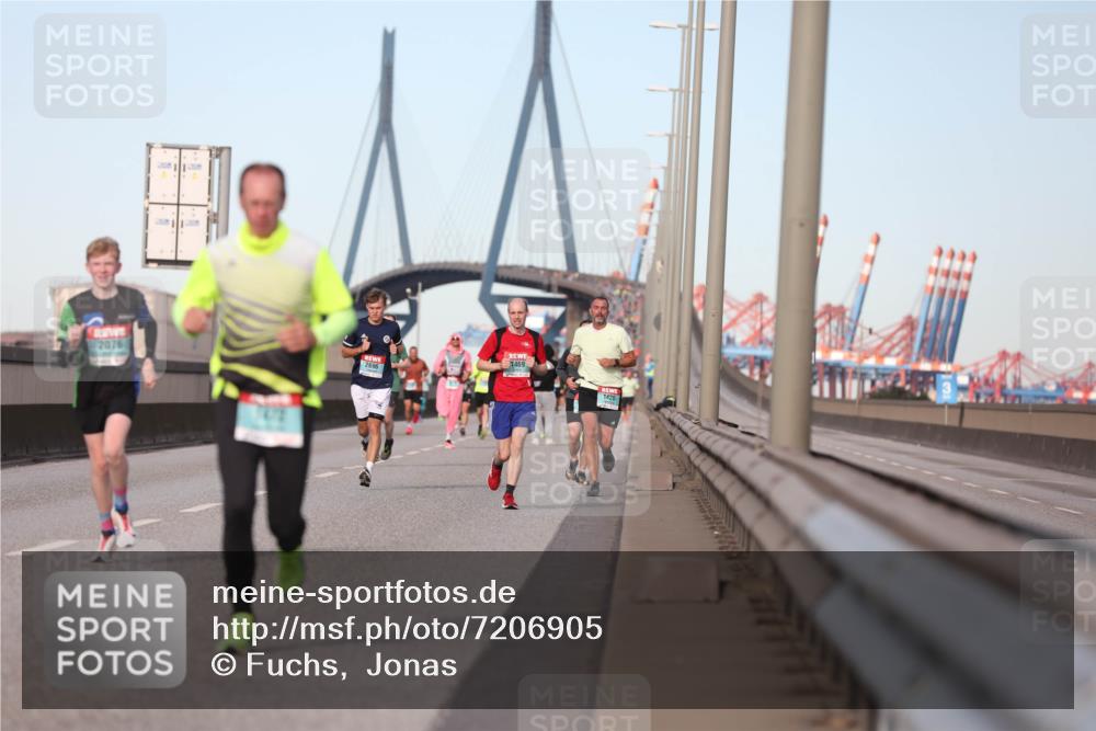 03.10.2024 - Köhlbrandbrückenlauf Fuchs,  Jonas http://msf.ph/oto/7206905 03.10.2024 09:43:14 Position 3 2076, 1469, 2696, 1420 meine-sportfotos.de