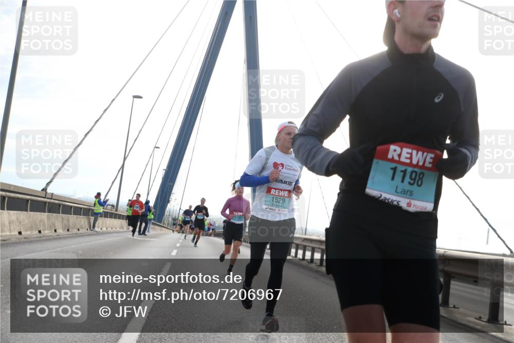 03.10.2024 - Köhlbrandbrückenlauf Jannik Wohlers http://msf.ph/oto/7206967 03.10.2024 09:20:21 Position 1 1131, 1529, 1198 meine-sportfotos.de