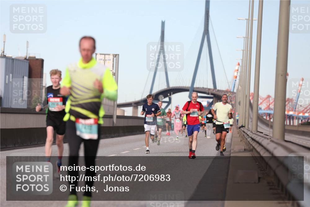 03.10.2024 - Köhlbrandbrückenlauf Fuchs,  Jonas http://msf.ph/oto/7206983 03.10.2024 09:43:16 Position 3 2016, 2696, 1329, 1469 meine-sportfotos.de