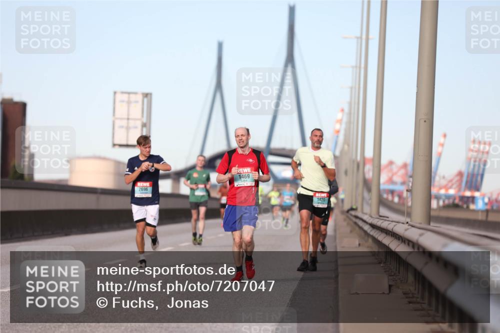 03.10.2024 - Köhlbrandbrückenlauf Fuchs,  Jonas http://msf.ph/oto/7207047 03.10.2024 09:43:19 Position 3 2696, 1469, 1420 meine-sportfotos.de