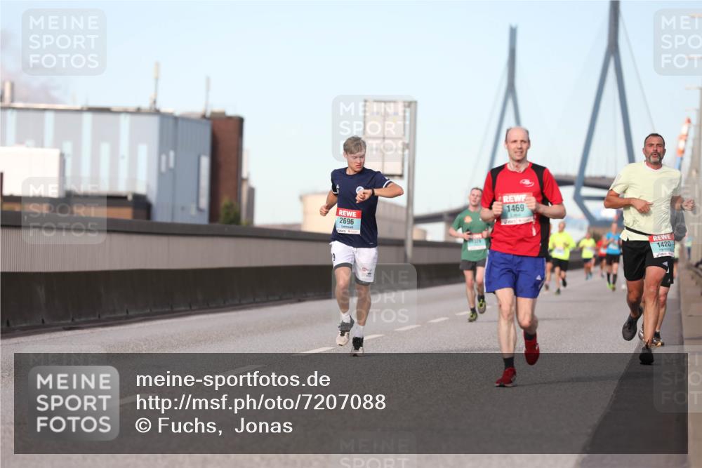 03.10.2024 - Köhlbrandbrückenlauf Fuchs,  Jonas http://msf.ph/oto/7207088 03.10.2024 09:43:21 Position 3 2696, 1469, 1420 meine-sportfotos.de