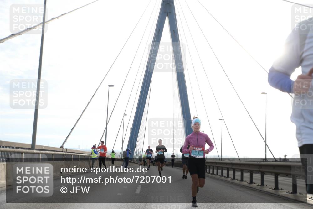 03.10.2024 - Köhlbrandbrückenlauf Jannik Wohlers http://msf.ph/oto/7207091 03.10.2024 09:20:22 Position 1 1131 meine-sportfotos.de