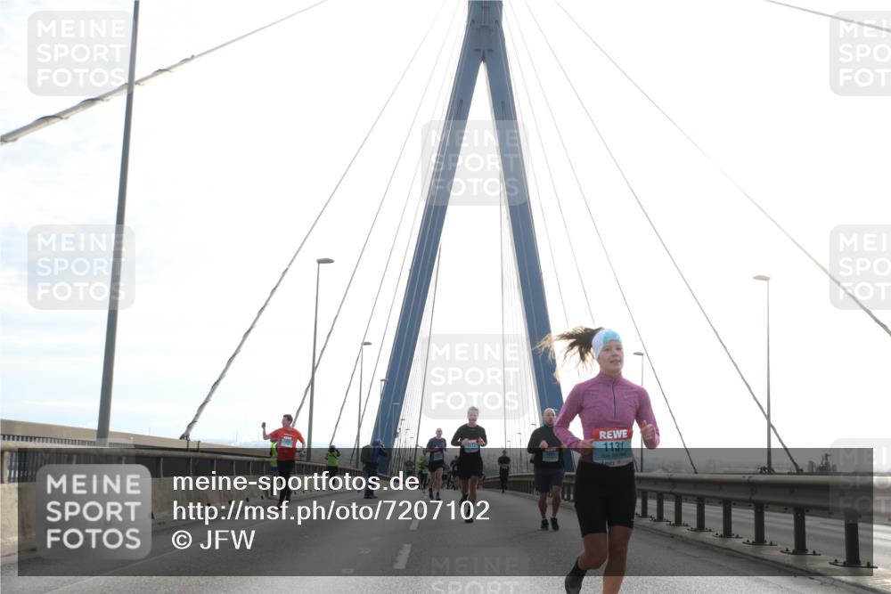 03.10.2024 - Köhlbrandbrückenlauf Jannik Wohlers http://msf.ph/oto/7207102 03.10.2024 09:20:22 Position 1 1091, 1131 meine-sportfotos.de