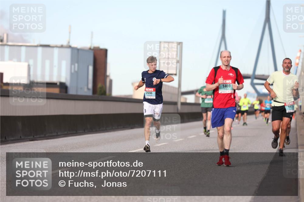 03.10.2024 - Köhlbrandbrückenlauf Fuchs,  Jonas http://msf.ph/oto/7207111 03.10.2024 09:43:21 Position 3 9, 2696, 1469, 1420 meine-sportfotos.de