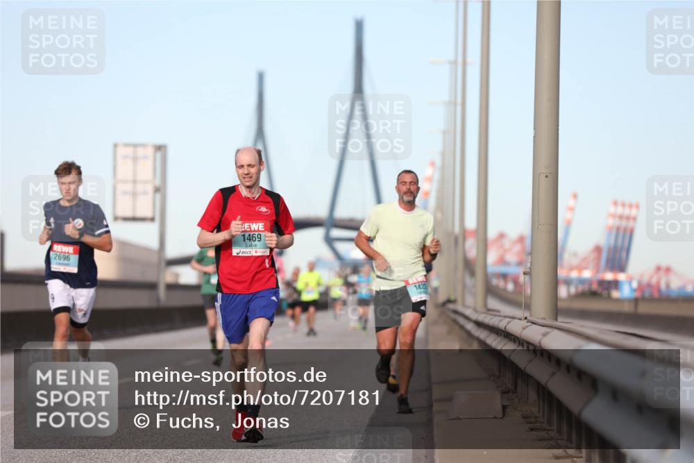 03.10.2024 - Köhlbrandbrückenlauf Fuchs,  Jonas http://msf.ph/oto/7207181 03.10.2024 09:43:21 Position 3 9, 2696, 1469, 142 meine-sportfotos.de