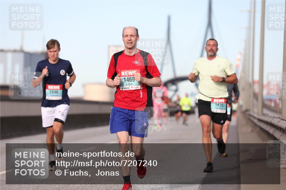 03.10.2024 - Köhlbrandbrückenlauf Fuchs,  Jonas http://msf.ph/oto/7207240 03.10.2024 09:43:23 Position 3 2696, 1469, 1420 meine-sportfotos.de