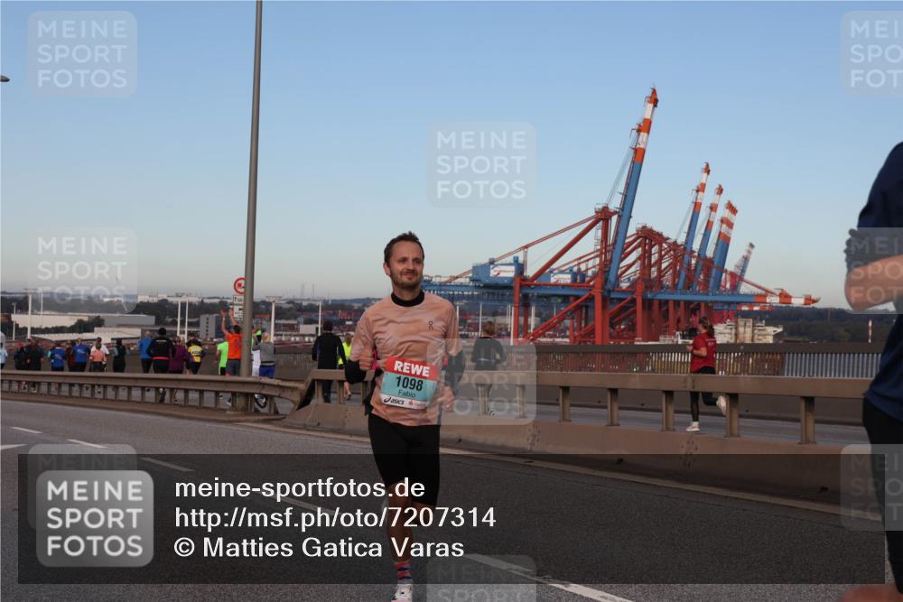 03.10.2024 - Köhlbrandbrückenlauf Matties Gatica Varas http://msf.ph/oto/7207314 03.10.2024 09:33:40 Position 2 500, 1098 meine-sportfotos.de