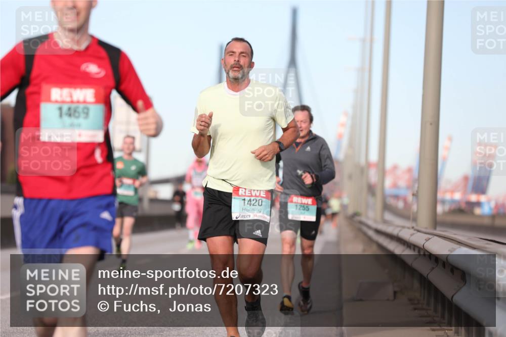 03.10.2024 - Köhlbrandbrückenlauf Fuchs,  Jonas http://msf.ph/oto/7207323 03.10.2024 09:43:25 Position 3 1469, 1420, 1255 meine-sportfotos.de