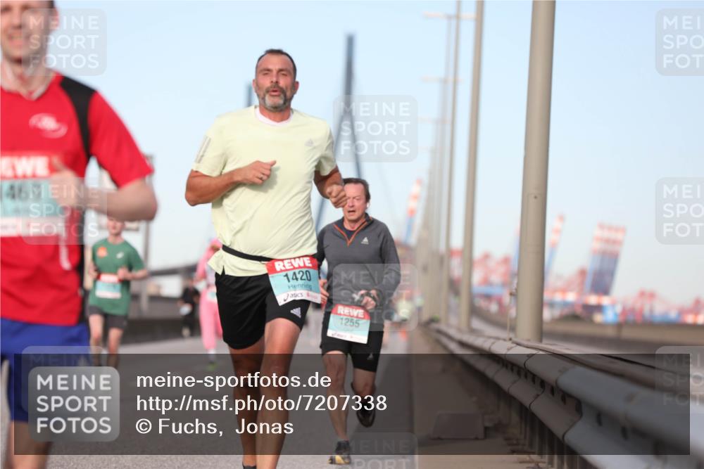03.10.2024 - Köhlbrandbrückenlauf Fuchs,  Jonas http://msf.ph/oto/7207338 03.10.2024 09:43:25 Position 3 1469, 1420, 1255 meine-sportfotos.de