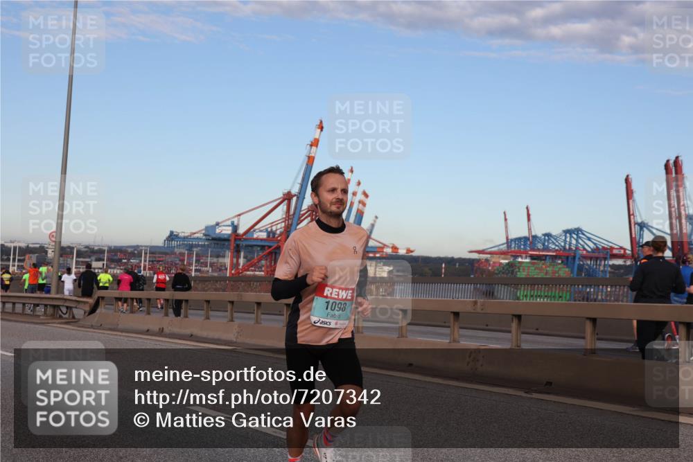 03.10.2024 - Köhlbrandbrückenlauf Matties Gatica Varas http://msf.ph/oto/7207342 03.10.2024 09:33:40 Position 2 1098 meine-sportfotos.de