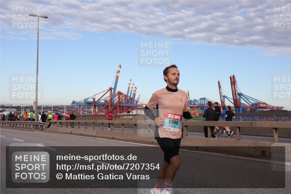 03.10.2024 - Köhlbrandbrückenlauf Matties Gatica Varas http://msf.ph/oto/7207354 03.10.2024 09:33:41 Position 2 1098 meine-sportfotos.de
