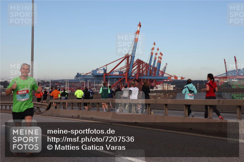 03.10.2024 - Köhlbrandbrückenlauf Matties Gatica Varas http://msf.ph/oto/7207536 03.10.2024 09:33:55 Position 2 1088, 2621 meine-sportfotos.de