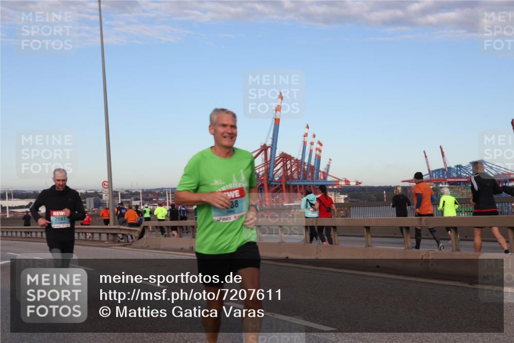 03.10.2024 - Köhlbrandbrückenlauf Matties Gatica Varas http://msf.ph/oto/7207611 03.10.2024 09:33:56 Position 2 2097, 88, 19 meine-sportfotos.de