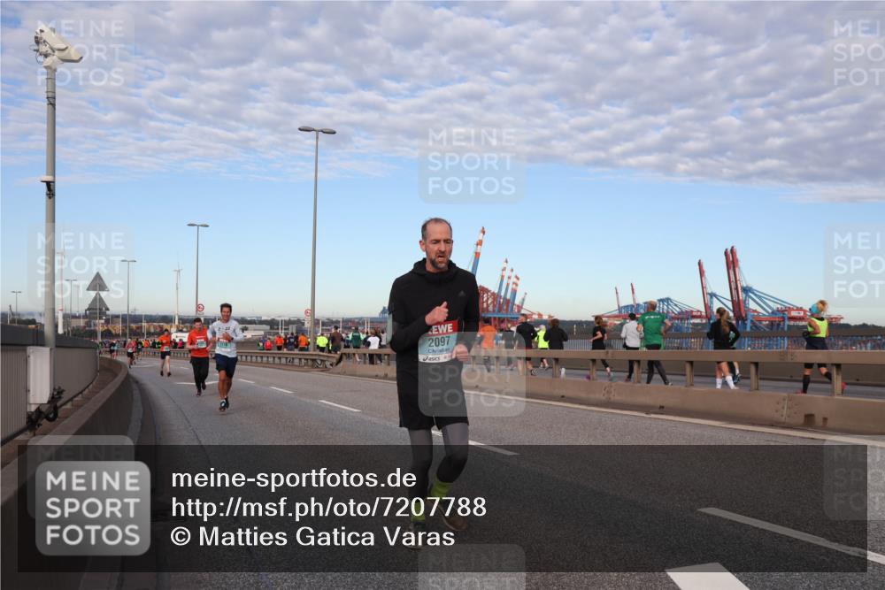 03.10.2024 - Köhlbrandbrückenlauf Matties Gatica Varas http://msf.ph/oto/7207788 03.10.2024 09:33:58 Position 2 2097 meine-sportfotos.de