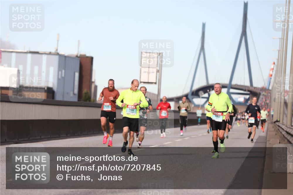 03.10.2024 - Köhlbrandbrückenlauf Fuchs,  Jonas http://msf.ph/oto/7207845 03.10.2024 09:43:35 Position 3 1533, 1482, 1067 meine-sportfotos.de