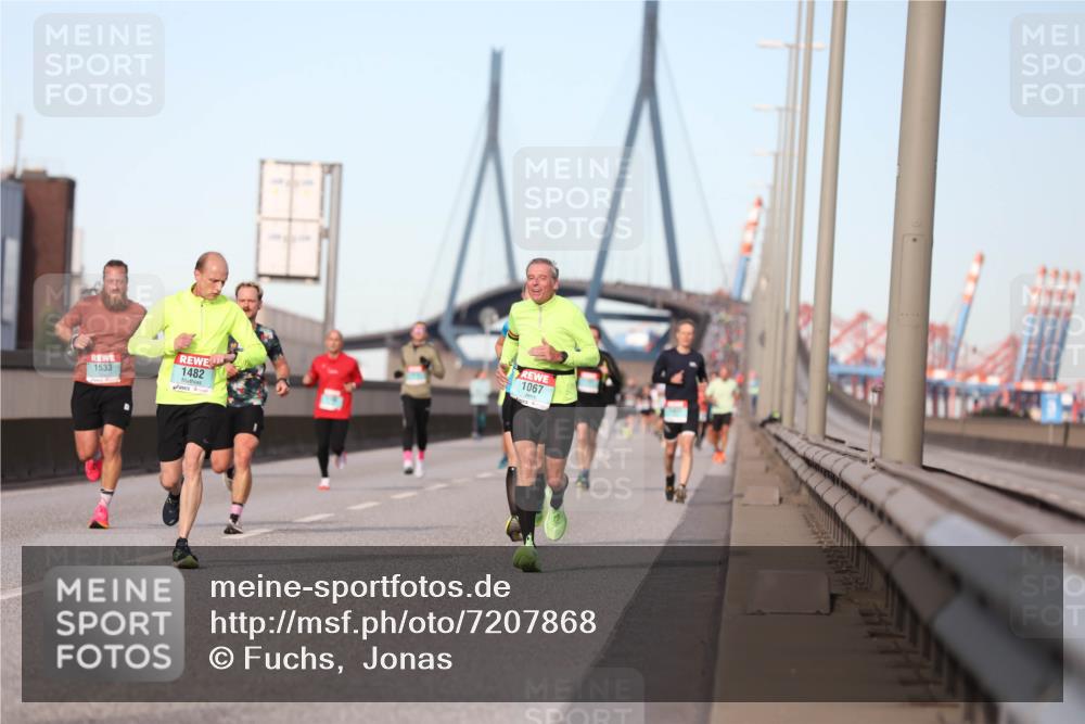 03.10.2024 - Köhlbrandbrückenlauf Fuchs,  Jonas http://msf.ph/oto/7207868 03.10.2024 09:43:36 Position 3 1533, 1482, 1067 meine-sportfotos.de